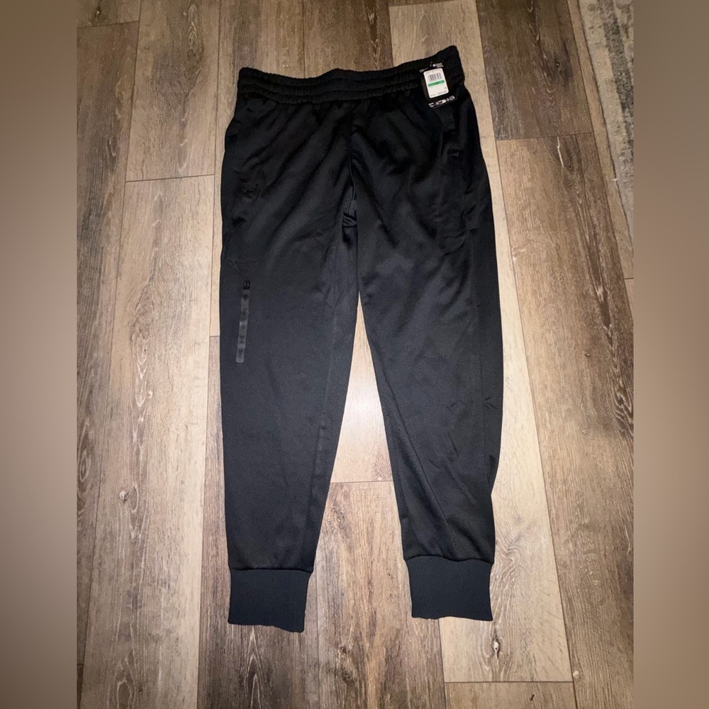 Women’s Under Armour Pants  Large NWT